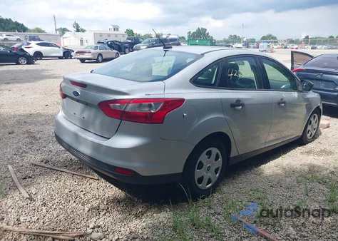 2012 Ford Focus S из США, поврежденный, VIN 1FAHP3E26CL242679